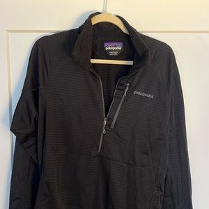 Patagonia R1 Pullover • black • size large